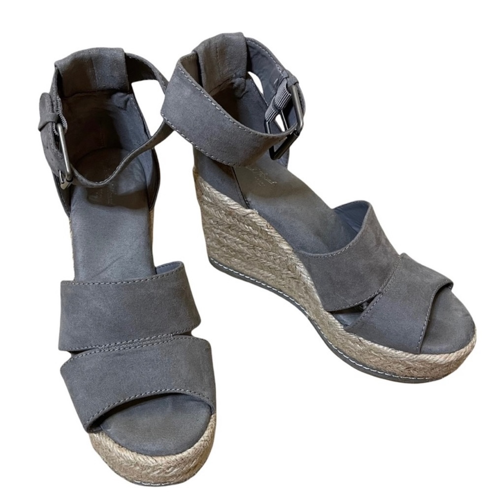 Universal Thread Ankle Strap Wedge Sandals, Women’s 7, Grey